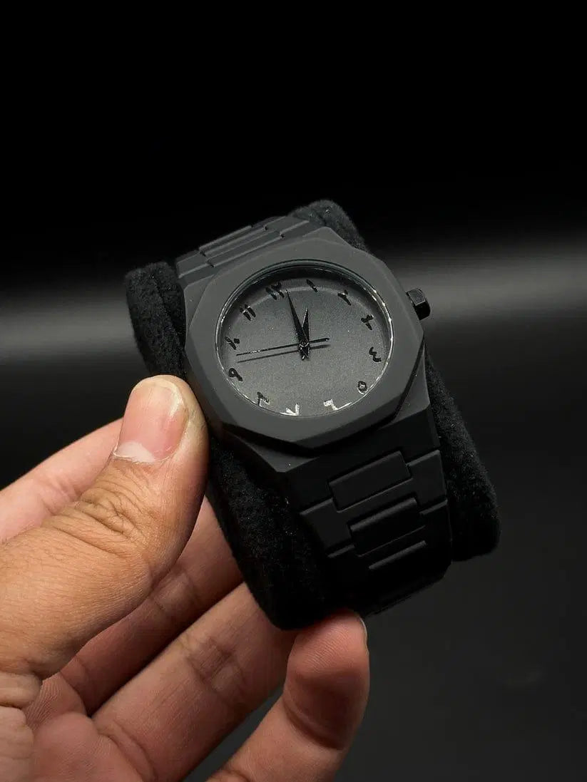 Look loom black unisex quartz analogue watch with matte finish and Arabic numerals