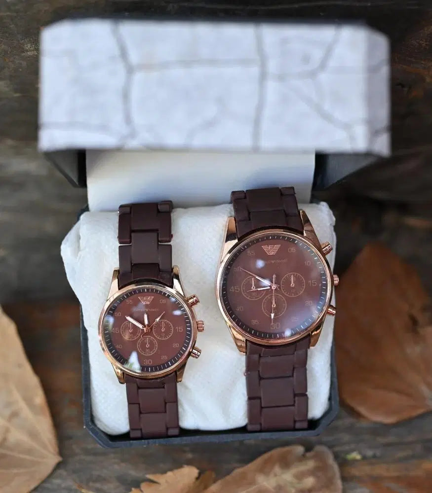Look loom brown couple's chronograph watches with rose gold case in a white cushioned box